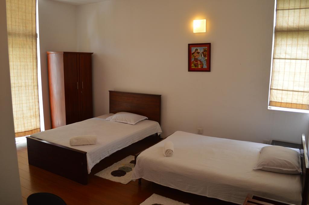 Star Class Comfort In Capital City Батарамула Стая снимка